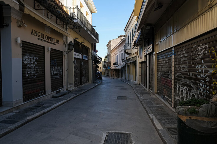 Άδεια η Πλάκα από κόσμο - Κλειστά τα καταστήματα 