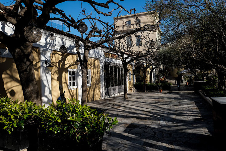 Άδεια η Πλάκα από κόσμο - Κλειστά τα καταστήματα