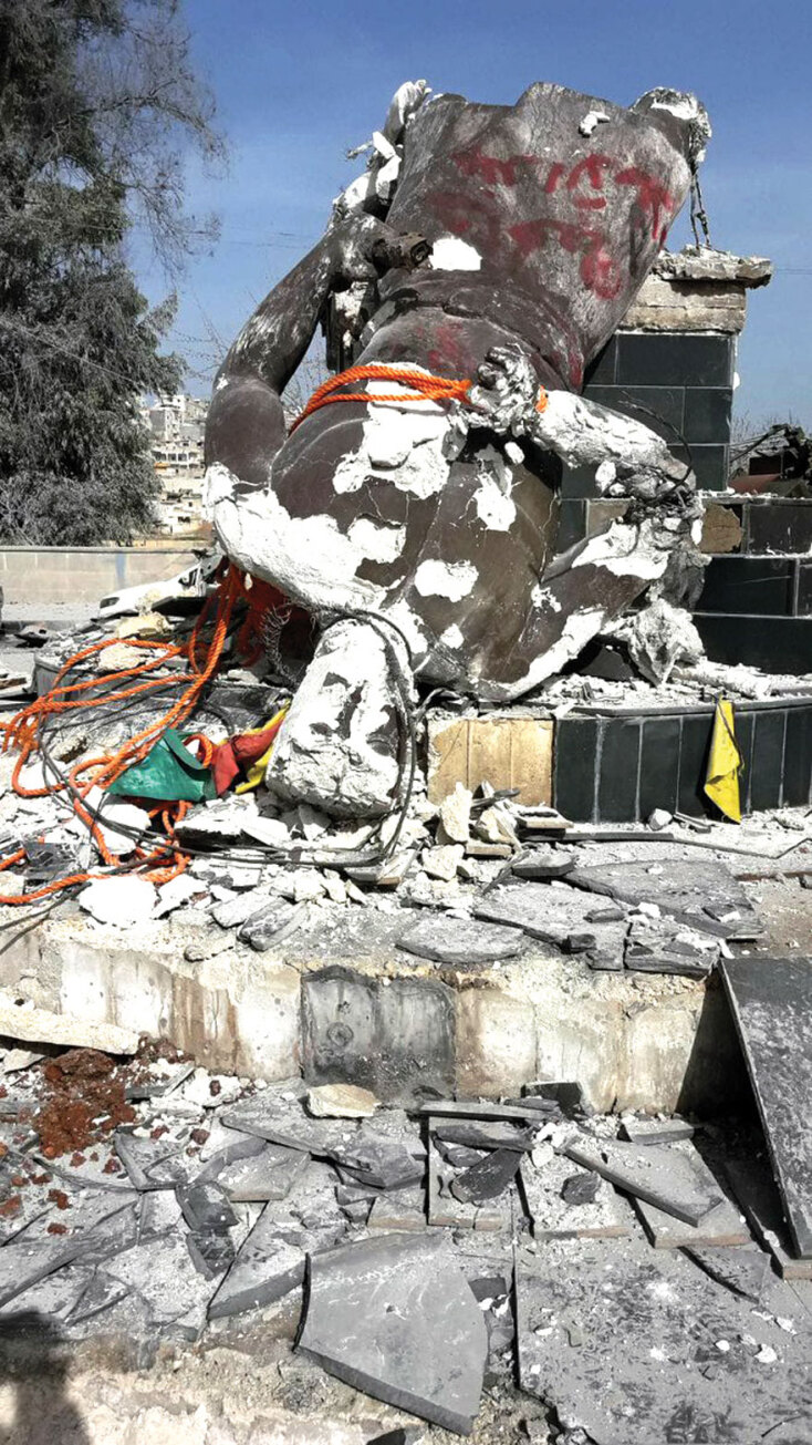 Oι Τούρκοι εισέβαλαν και γκρεμίζουν κουρδικά σύμβολα στην Αφρίν