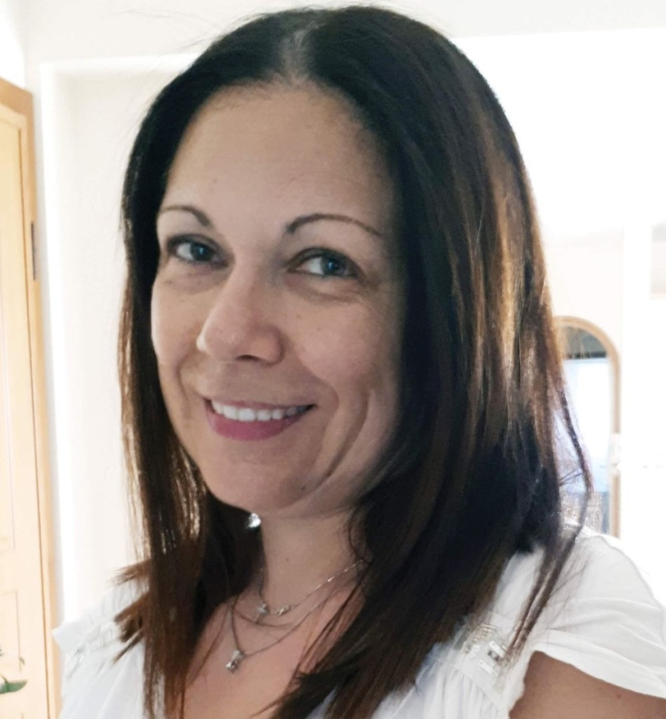 #menoumespiti με την Athens Voice: Η Publishing Director των εκδ. Ψυχογιός, Αγγέλα Σωτηρίου, περιγράφει μία μέρα στο σπίτι, εν μέσω πανδημίας κορωνοϊού