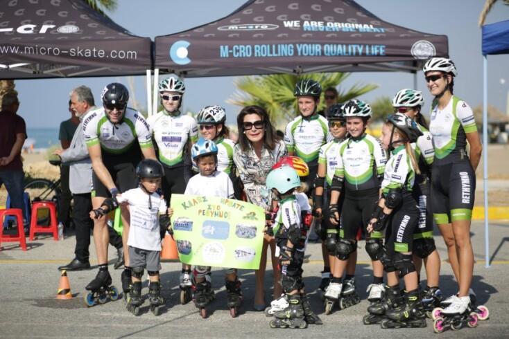 Μπροστά σε ευχάριστη έκπληξη βρέθηκε η αντιπροσωπεία της Επιτροπής «Ελλάδα 2021» , καθώς τους υποδέχθηκαν έφηβοι με πατίνια, σε μια συμβολική χειρονομία του εναλλακτικού τρόπου να κινείται κανείς μέσα στην πόλη χωρίς αυτοκίνητο.