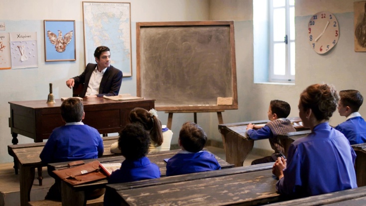 Άγριες Μέλισσες: Ο πρωταγωνιστής της σειράς στο σχολείο του χωριού - Στιγμιότυπο από τα γυρίσματα