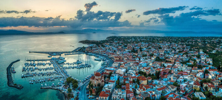 Το λιμάνι της Αίγινας από ψηλά