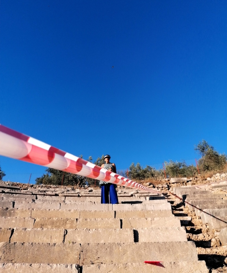 Αιμιλία Παπαφιλίππου, "Ιεροί λόγοι / COVID-19" στο μικρό θέατρο της Αρχαίας Επιδαύρου