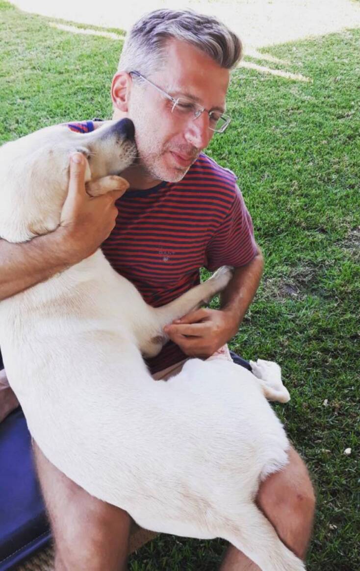 Ο Άκης Σκέρτσος με τον σκύλο του