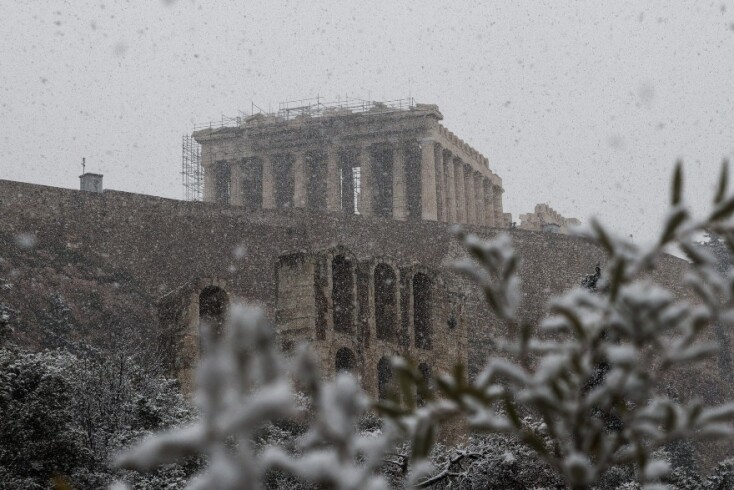 Η καταιγίδα «Ελπίς» έφερε χιόνια και στην Ακρόπολη