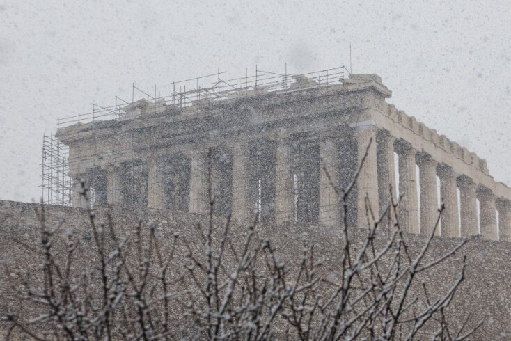 Κακοκαιρία «Ελπίς»: Χιονισμένος ο Παρθενώνας και η Ακρόπολη