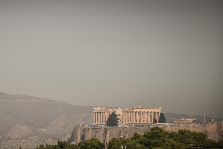Αττική: Σύννεφο καπνού πάνω από το λεκανοπέδιο 
