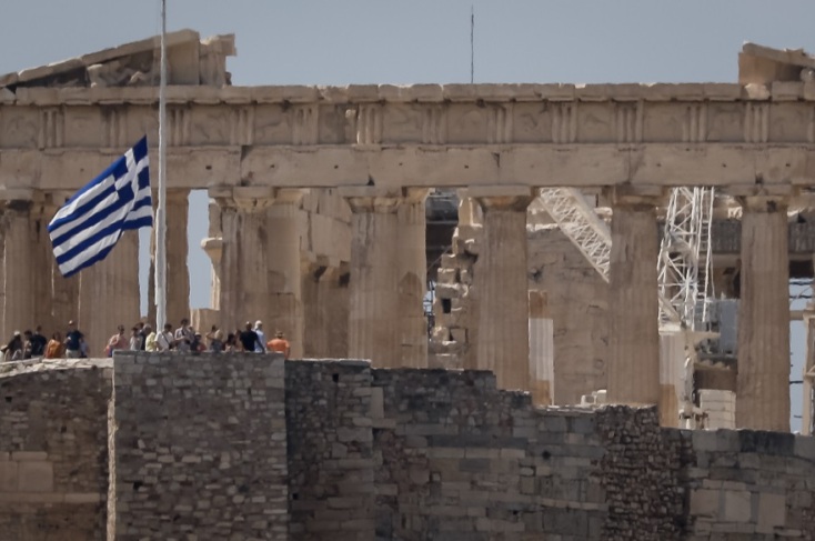 Ακρόπολη - Μεσίστια η ελληνική σημαία στον Ιερό Βράχο - Εθνικό πένθος για τον θάνατο του Μίκη Θεοδωράκη 