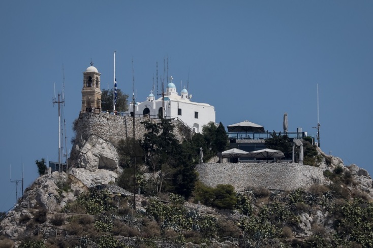 Μεσίστια η ελληνική σημαία - Εθνικό πένθος για τον θάνατο του Μίκη Θεοδωράκη 