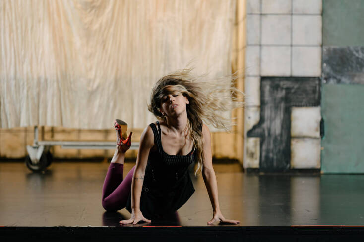 Δείτε τις πρώτες φωτογραφίες της παράστασης «Αξύριστα Πηγούνια»