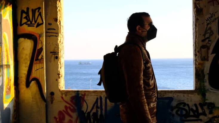 Ο Χάρης Βεραμόν, δημιουργός της true crime σειράς ντοκιμαντέρ «Ίχνη στο Σκοτάδι»