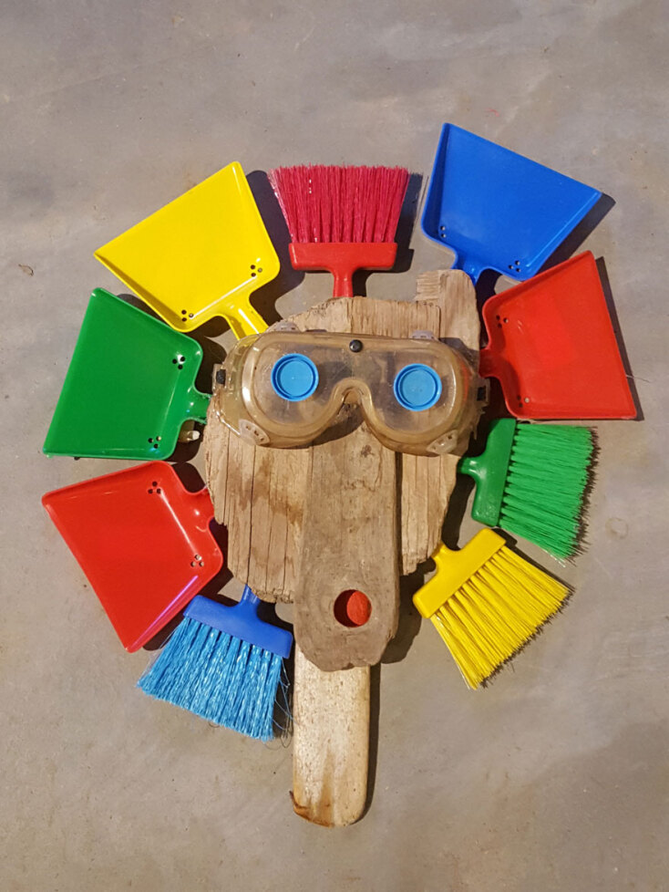 Μανία καθαριότητας (cleaning freanzy), Alexandra Athanassiades, ξύλο και πλαστικό