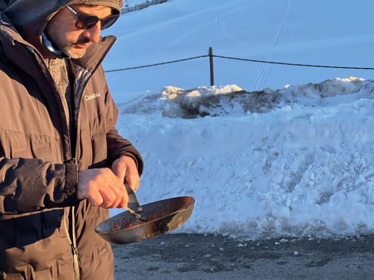 O Αλέξανδρος Καλογήρου μαγειρεύει το Κασκαβάλ