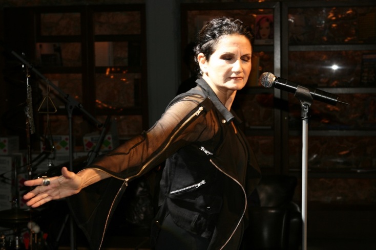 Η τραγουδίστρια Άλκηστις Πρωτοψάλτη