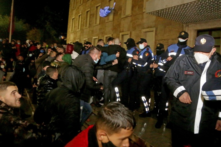 Στιγμιότυπο από τις χθεσινές διαδηλώσεις στην Αλβανία