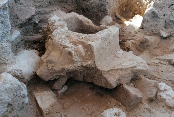 Αμάρυνθος: πήλινη υδροροή με λεοντοκεφαλή από το ιερό της Αμαρυσίας Αρτέμιδος