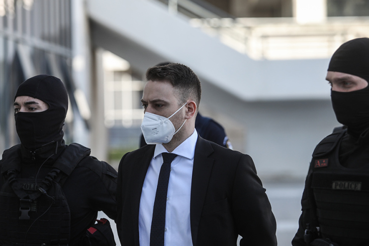 Ο καθ’ ομολογίαν συζυγοκτόνος απολογείται στο δικαστήριο για το έγκλημα στα Γλυκά Νερά