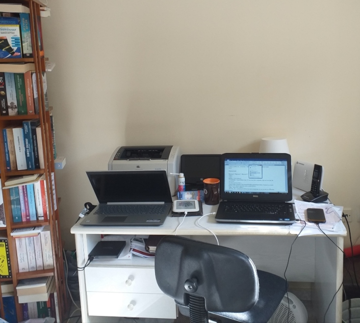 #menoumespiti με την Athens Voice: Η Publishing Director των εκδ. Ψυχογιός, Αγγέλα Σωτηρίου, περιγράφει μία μέρα στο σπίτι, εν μέσω πανδημίας κορωνοϊού