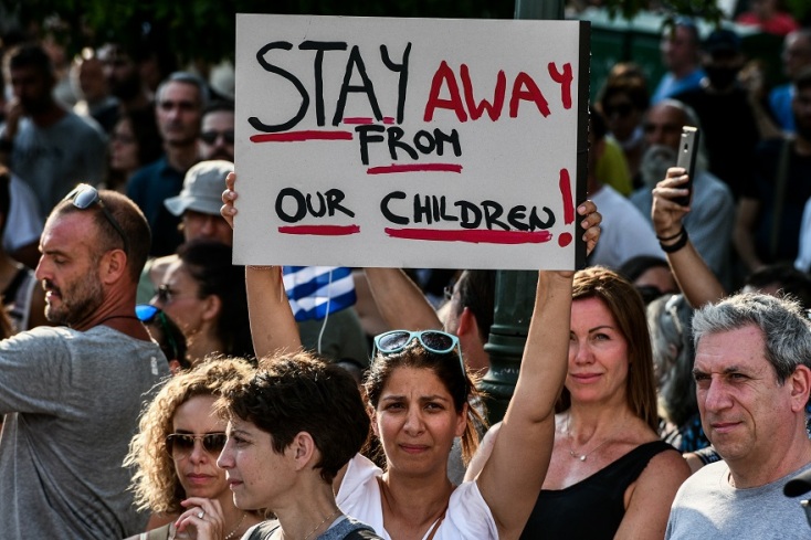 Στιγμιότυπο από τη συγκέντρωση αντιεμβολιαστών στο Σύνταγμα 