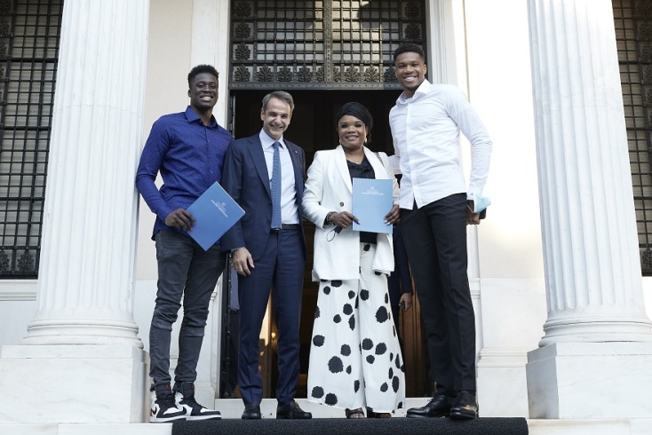 Έλληνες πολίτες η Βερόνικα και ο Άλεξ Αντετοκούνμπο