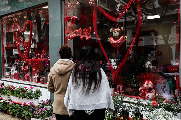 Άγιος Βαλεντίνος - Ανοικτά ανθοπωλεία: Με κωδικό 2 και ραντεβού η μετάβαση των πολιτών για τον Άγιο Βαλεντίνο