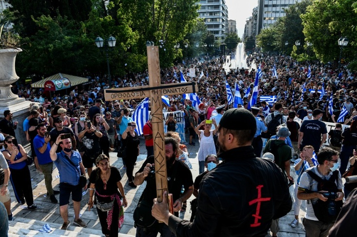 Στιγμιότυπο από τη συγκέντρωση αντιεμβολιαστών στο Σύνταγμα 