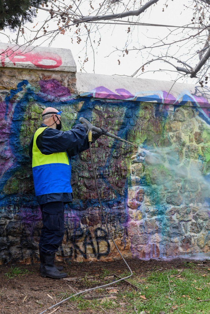 Αντιγκράφιτι παρέμβαση του δήμου Αθηναίων στην Ερμού 