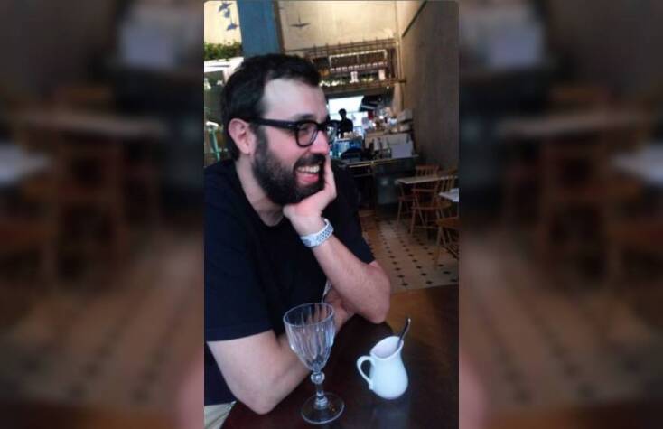 Ο Αντώνη Καζάκος του Black Salami στα Εξάρχεια