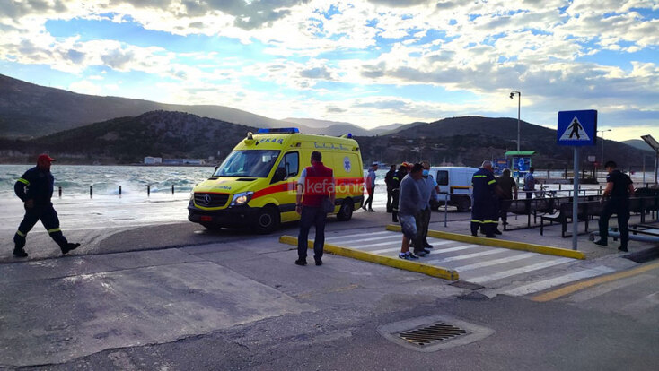 Κεφαλονιά: Οι θυελλώδεις άνεμοι ξήλωσαν το στέγαστρο στο λιμάνι Αργοστολίου