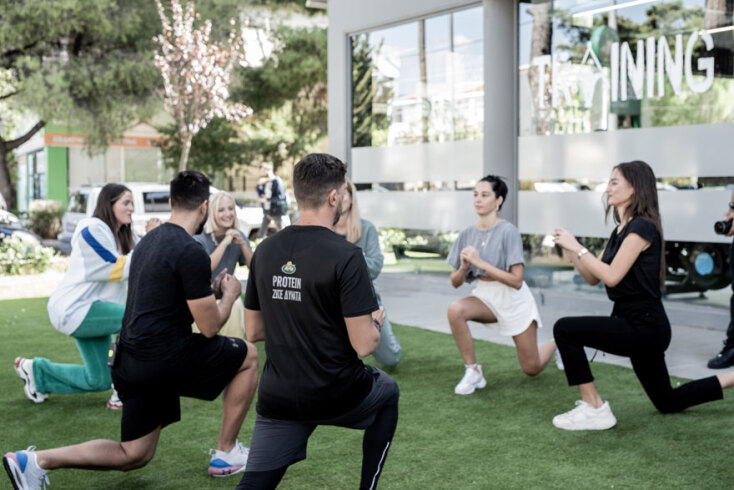 Ο Δημήτρης Κουλούρης δείχνει κάποιες ασκήσεις