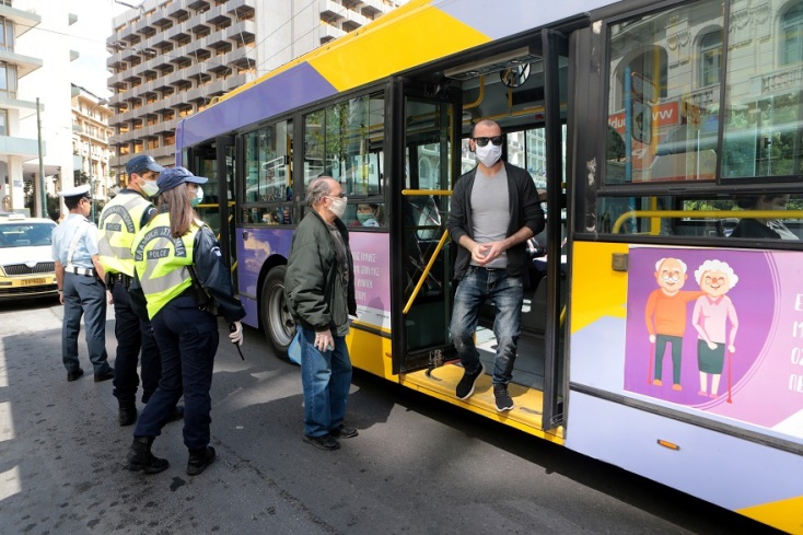 Έλεγχοι στα λεωφορεία για το μέτρο της υποχρεωτικής χρήσης μάσκας