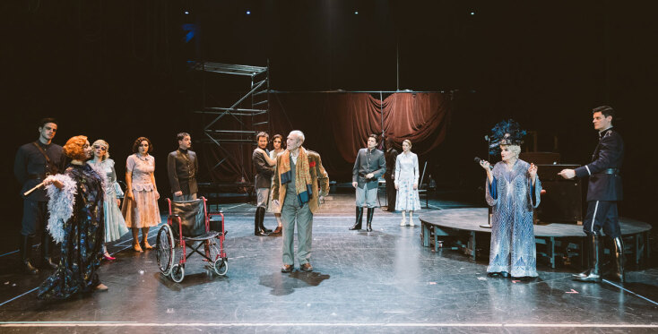 «Απόψε αυτοσχεδιάζουμε» σε σκηνοθεσία Δ. Μαυρίκιου, Εθνικό Θέατρο- Κεντρική Σκηνή © Πάτροκλος Σκαφίδας