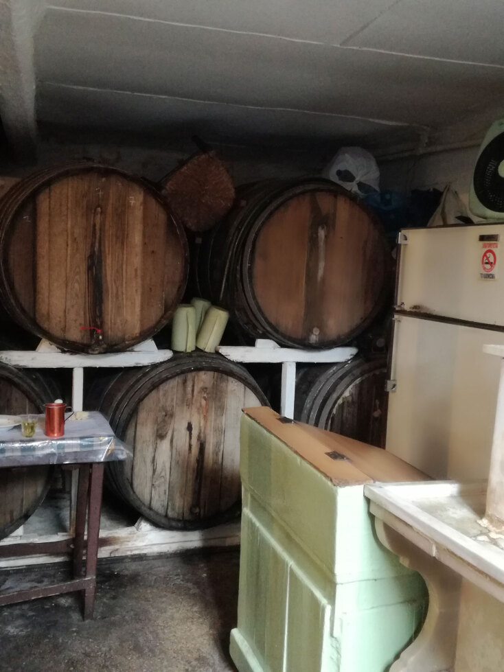 Το ταβερνάκι Δίπορτο, στο υπόγειο του σπιτιού