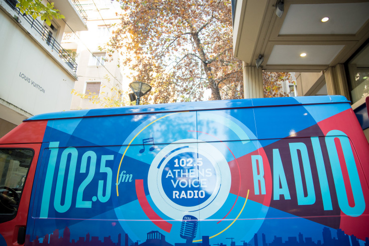 Το ολοκαίνουργιο κινητό στούντιο του Athens Voice Radio 102.5, © Θανάσης Καρατζάς