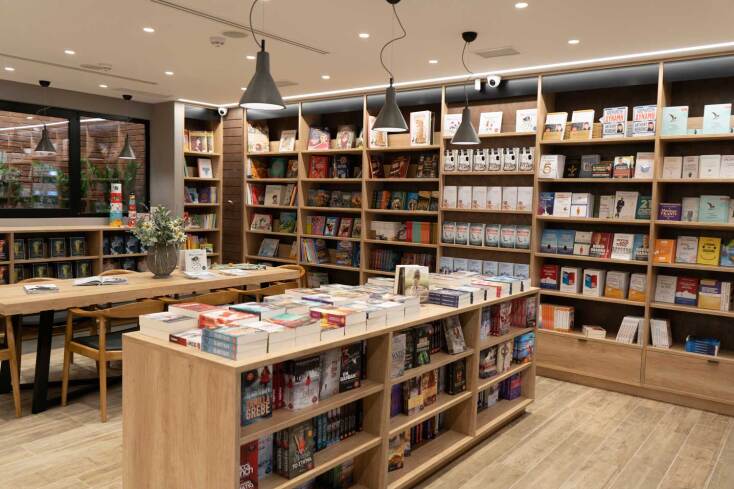 Διόπτρα, Books &amp; Life