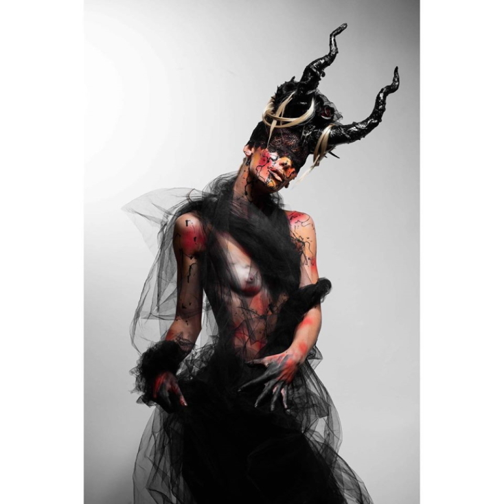 Κίκα Κουπαράνη (make-up), Δέσποινα Κουμαντσιώτη (hair), Αλέξανδρος Φραγκιαδάκης (φωτογραφία)