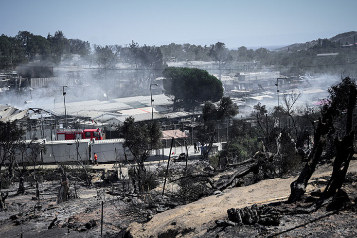 ΛΕΣΒΟΣ-ΠΥΡΚΑΓΙΑ ΣΤΟ ΚΥΤ ΤΗΣ ΜΟΡΙΑΣ-ΚΑΤΑΣΤΡΑΦΗΚΕ ΤΟ ΚΕΝΤΡΟ ΥΠΟΔΟΧΗΣ