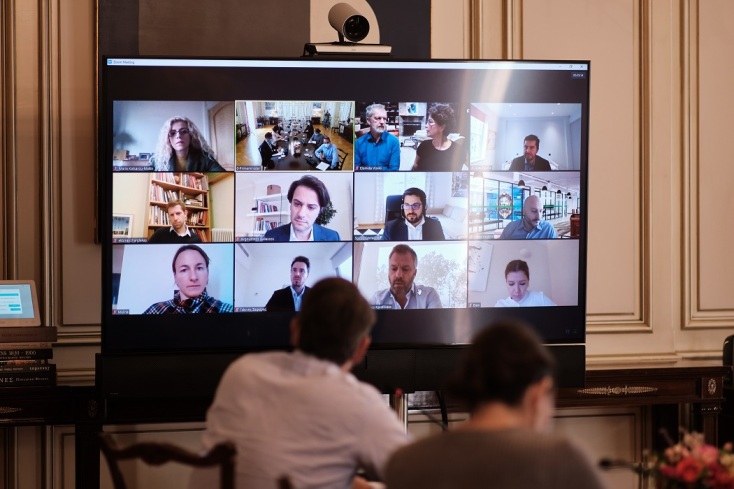 Στιγμιότυπο από την τηλεδιάσκεψη του Κυριάκου Μητσοτάκη με Έλληνες που ζουν στο εξωτερικό 