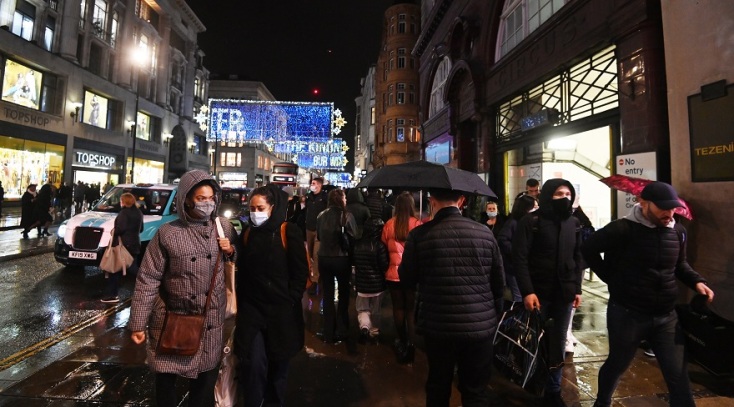 Πολίτες στους δρόμους του Λονδίνου