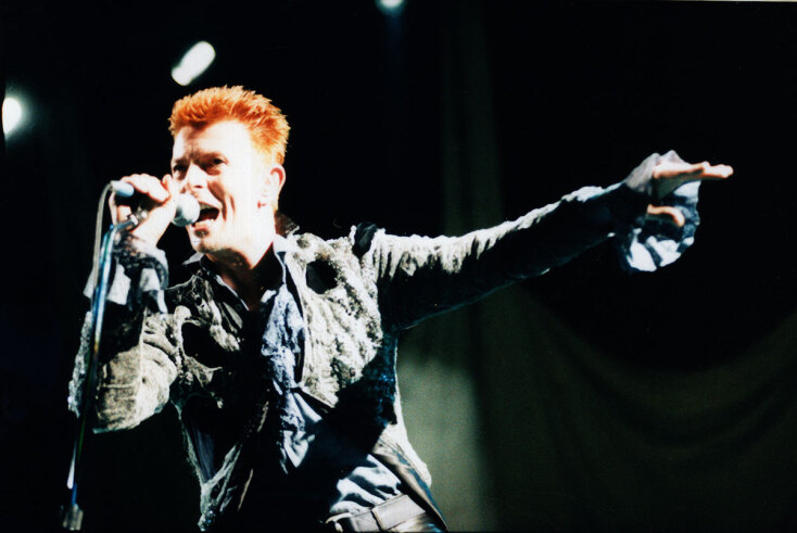 Στιγμιότυπο από τη συναυλία του David Bowie στην Αθήνα, τον Ιούλιο του 1996