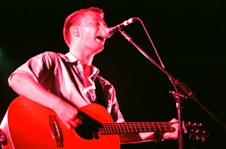 Στιγμιότυπο από τη συναυλία των Radiohead στο Θέατρο Λυκαβηττού στην Αθήνα το 2000