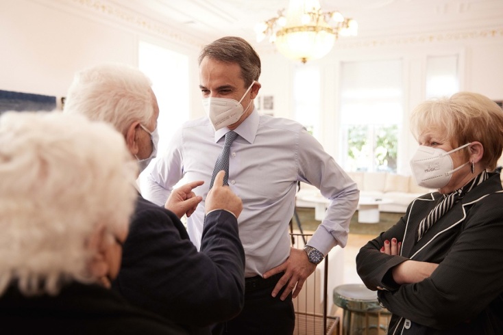 Συνάντηση Μητσοτάκη με εμβολιασμένος στο Μέγαρο Μαξίμου