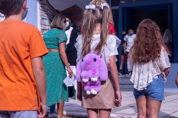 Αγιασμός σε σχολείο της Θεσσαλονίκης - Οι μαθητές επέστρεψαν σήμερα στα θρανία