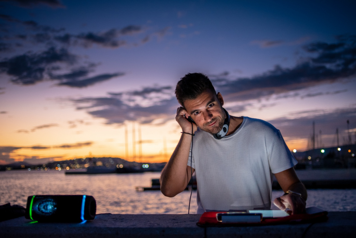 O DJ Νάσος Στουραΐτης στην πλατεία Νερού