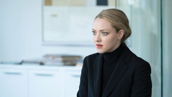 Η ηθοποιός Amanda Seyfried ως Elizabeth Holmes στη σειρά The Dropout