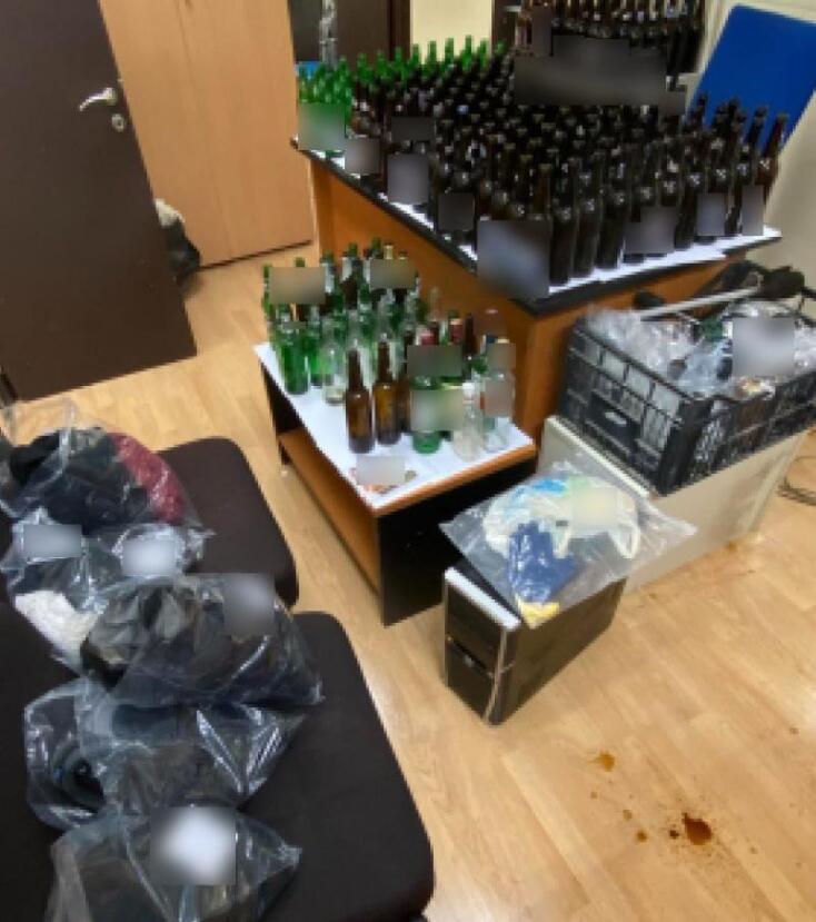 Επίθεση στην Τροχαία Πειραιά: Σπίτια "γιάφκες" με μολότοφ, αντιασφυξιογόνες μάσκες και γκαζάκια είχαν οι δύο συλληφθέντες [εικονες]