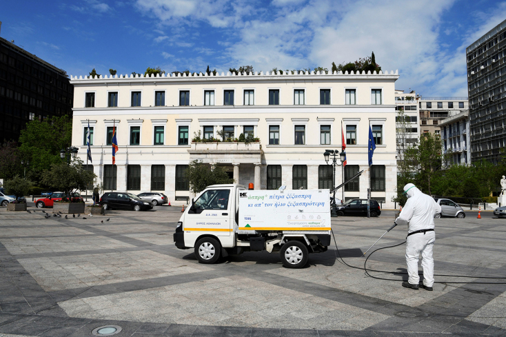 Ο Όμιλος ΕΛΛΗΝΙΚΑ ΠΕΤΡΕΛΑΙΑ προσφέρει καύσιμα κίνησης στον Δήμο Αθηναίων για τον ανεφοδιασμό του στόλου των δημοτικών οχημάτων απολύμανσης. 