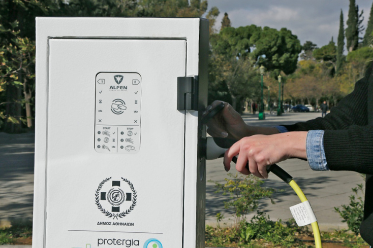 Οι οδηγοί έχουν τη δυνατότητα να φορτίζουν για έναν χρόνο δωρεάν τα ηλεκτροκίνητα οχήματά τους