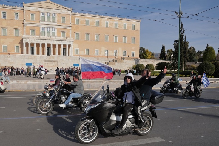 Κινητοποιήσεις Ουκρανών και Ρώσων «συναντήθηκαν» στο Σύνταγμα 